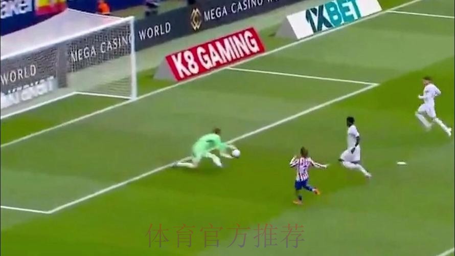 六台记者谈皇马惨败:战术很好 但锋线跑动不够 六台记者谈皇马惨败:战术很好 但锋线跑动不够